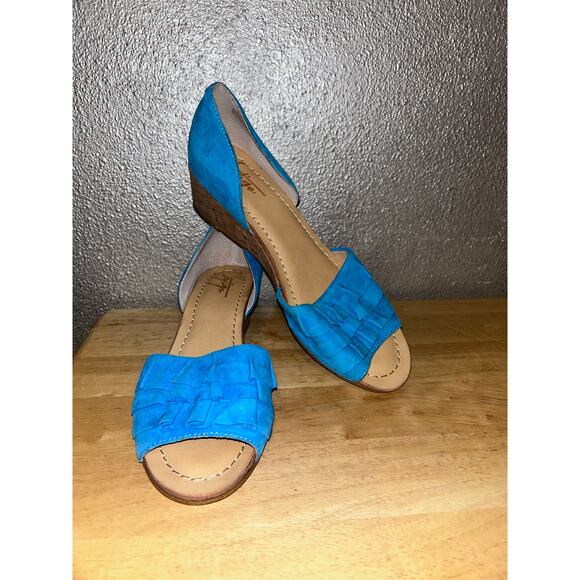 Anthropologie Latigo Shona Blue Suede Leather Ruffle Wedge Sandals Size 8M NWOB - Picture 2 of 12
